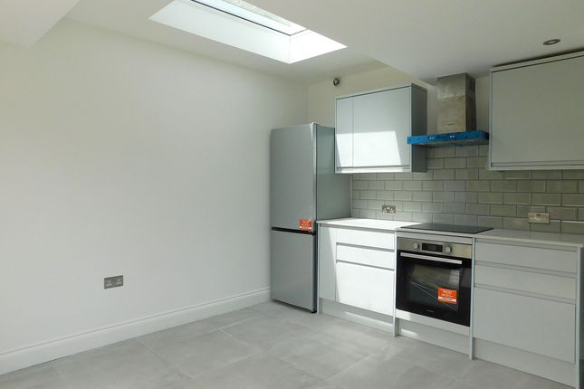 Brook Road South, Brentford photo 4