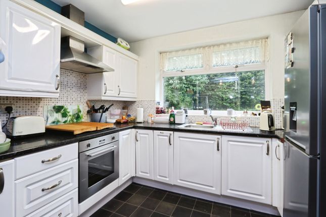 10, Cockshutt Avenue, Sheffield photo 3