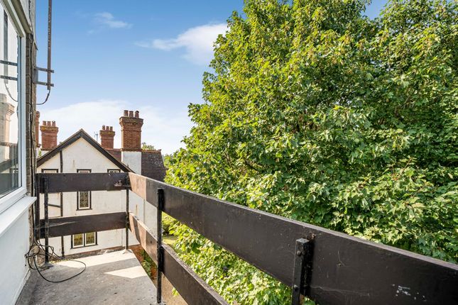 15 Chiltern Court, Milton Road, Harpenden photo 3