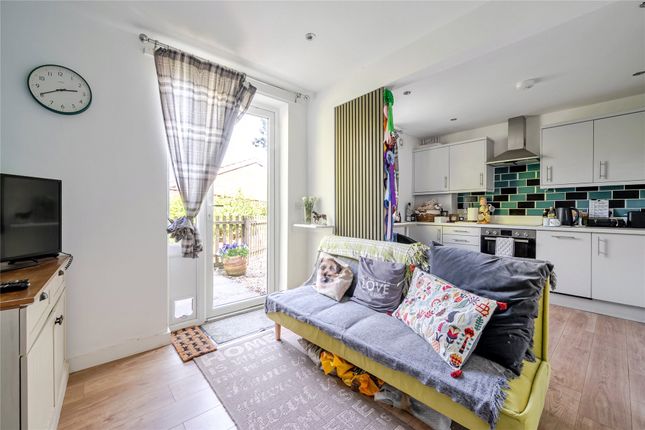 Flat 2, 2 The Orchard House Churchill Drive, Crediton Devon, Devon photo 3
