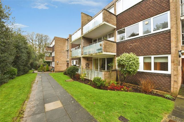 2-bed flat on Sawyers Hall Lane, Essex, £260,000