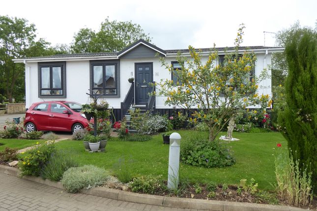 Thumbnail Mobile/park home for sale in Yarwell Mill Park, Yarwell, Peterborough
