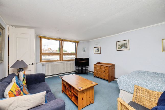 35, World's End Estate, London photo 2