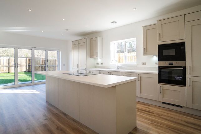 Lawthorn Lodge, Lochlibo Road, Irvine photo 2