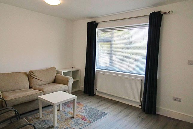 Nursery Way, Staines photo 3