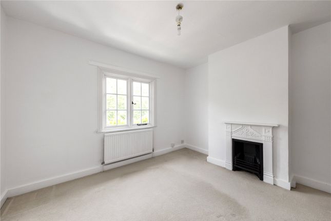 Esna Cottage North,, The Green, Guildford photo 4