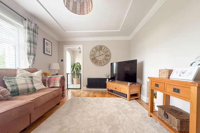 8 Scott Close, Newport photo 3