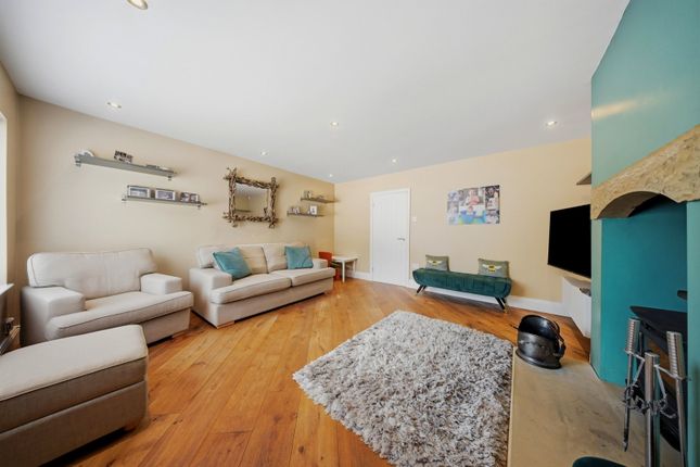 5, Inchfield, Burnley photo 4