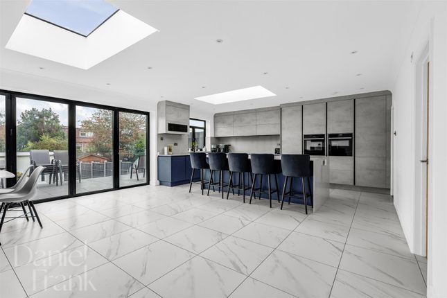 Buckhurst Way, Buckhurst Hill photo 2
