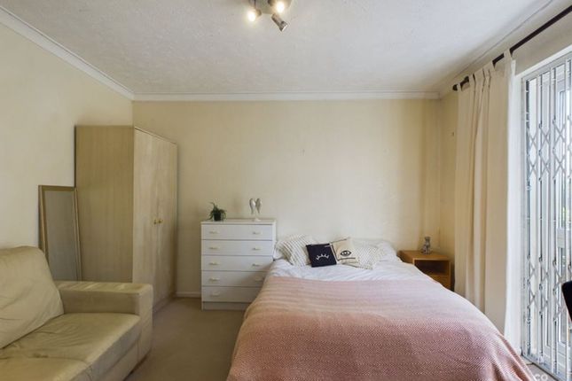 30 Staplefield Drive, Brighton photo 4