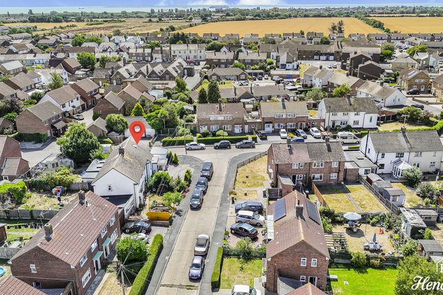 14, Olivers Crescent, Southend-on-sea photo 3