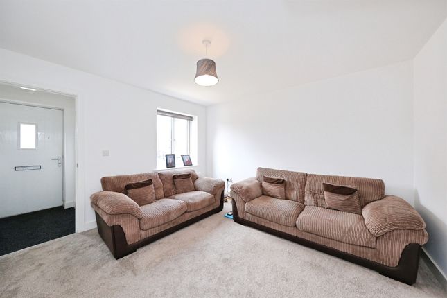 16, Almond Avenue, Chesterfield photo 3