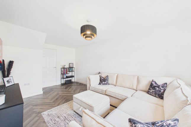 25, Pyotshaw Way, Glasgow photo 4