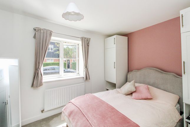 59, Illett Way, Horsham photo 4