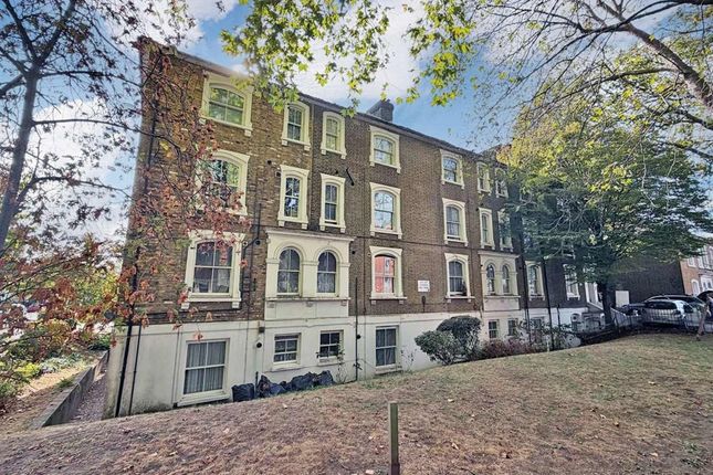 1-bed flat on Chiswick High Road, London, £165,000