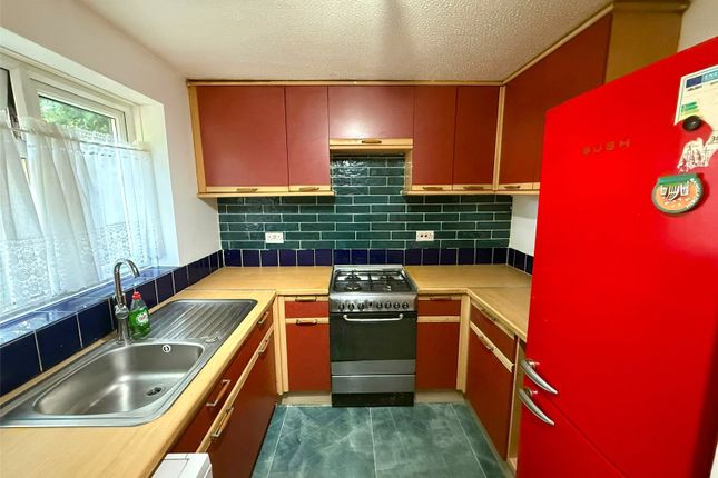 38, Vicarage Way, Slough photo 3