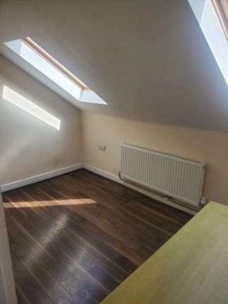 Flat to rent in Browning Road, London