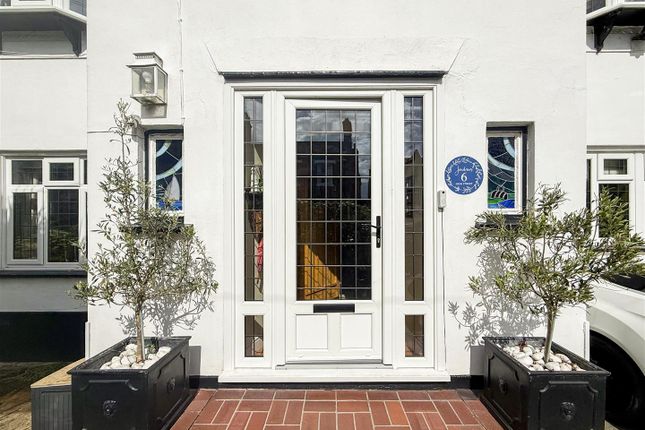 6 & 8, High Street, Burnham-On-Crouch photo 4