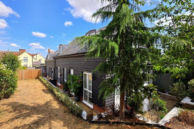 2, Foxleigh Mews, Puckeridge photo 3