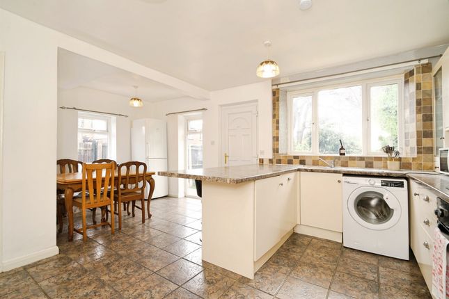 3, Park Crescent, Barnsley photo 4