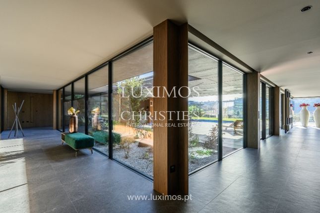 Villa for sale in 4560 Penafiel, Portugal