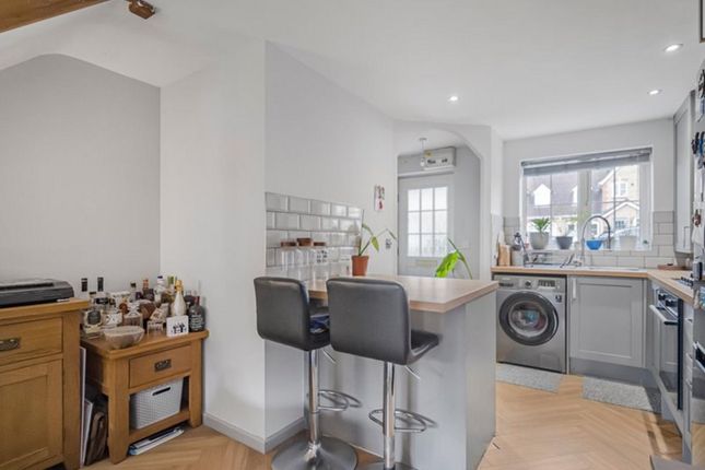 22, Trem-yr-Efail, Ystrad Mynach photo 3