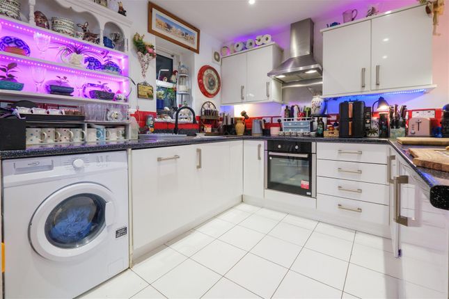 34, Trerose Coombe, Torpoint photo 3