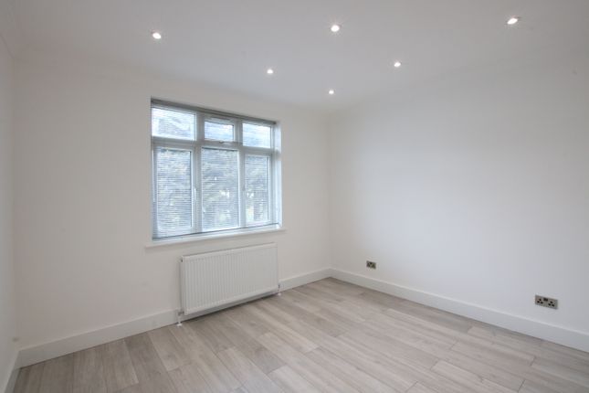 Northview Crescent, Neasden photo 4
