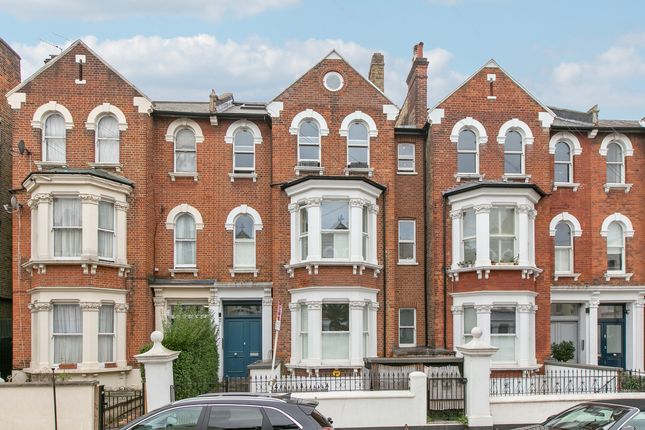 Flat to rent in Sisters Avenue, Battersea