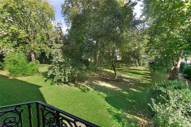 Flat for sale in Elm Park Gardens, London