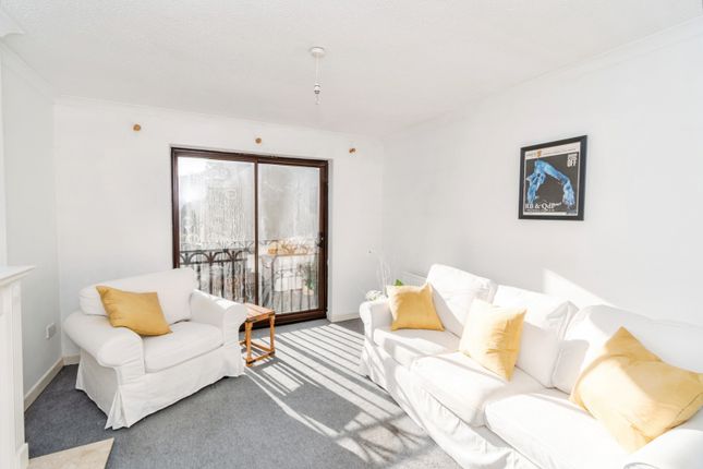 17, Mayfair Gardens, Hampshire photo 2