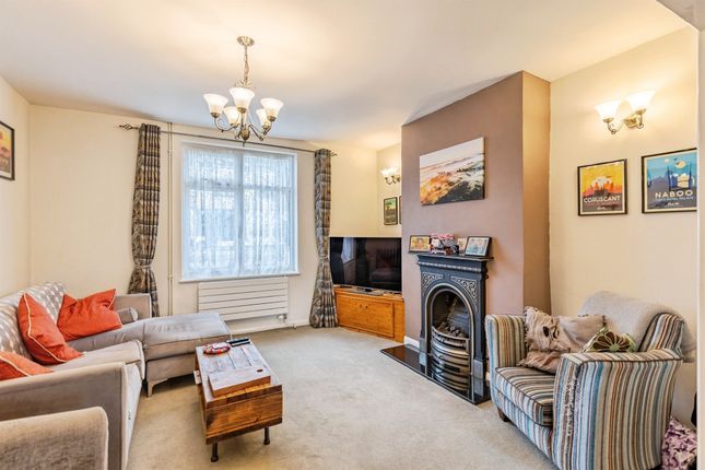 19, Irthlingborough Road, Finedon photo 2