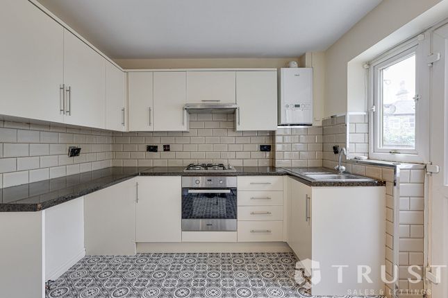 33 Tichbourne Street, Batley photo 4
