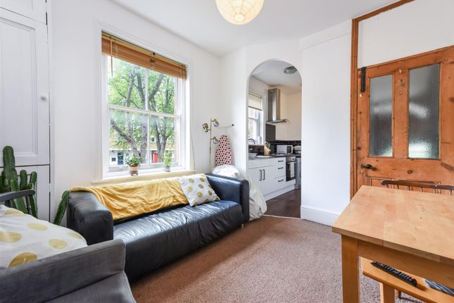 Shared accommodation to rent in Crownstone Road, London