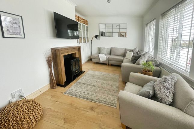 59 Shakespeare Avenue, Bridgend photo 3