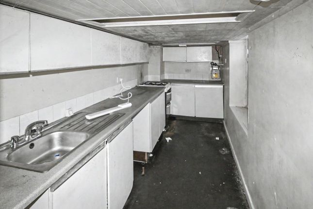 10, Heathfield Street, Elland photo 4