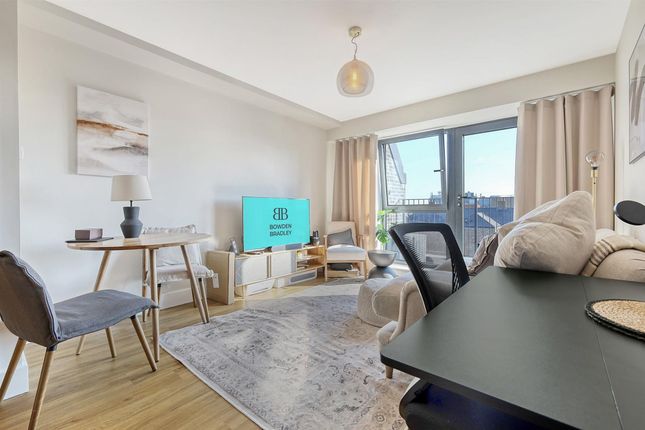 1-bed flat on Flat 17, Hunters Court, Brentwood, £220,000