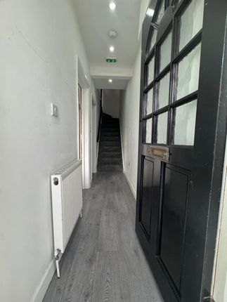 New Road, RAINHAM photo 2