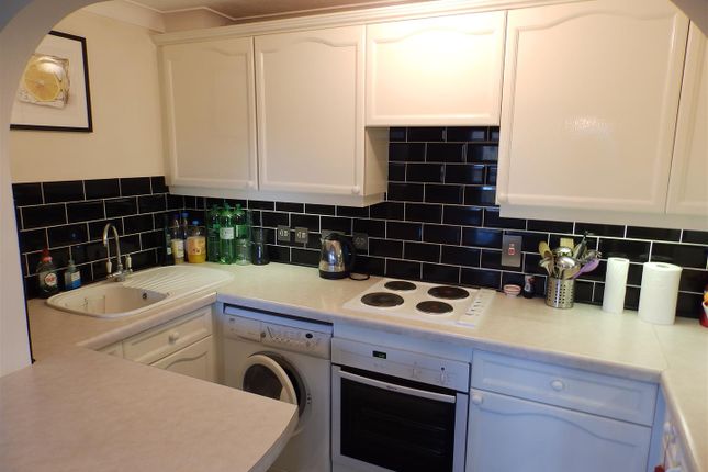 8, Stirling Court, Surbiton photo 4