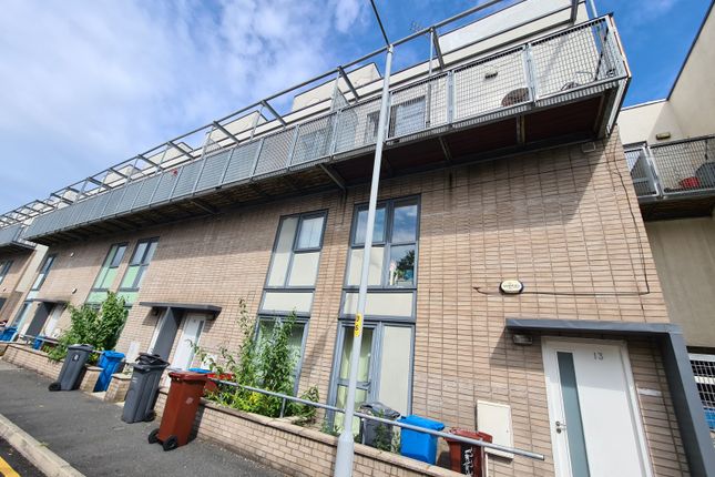 4 Bedroom Town House For Rent