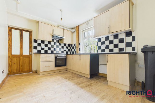 11 Ringwood Road, Bradford photo 3