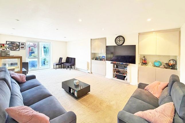 20 The Glen, Pinner, Middlesex photo 4