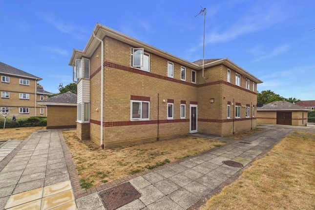 Studio flat on 21 St. Martins Court,, Bugsby Way, Ipswich, £775/mo