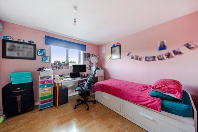 6, Budge Lane, Surrey photo 4