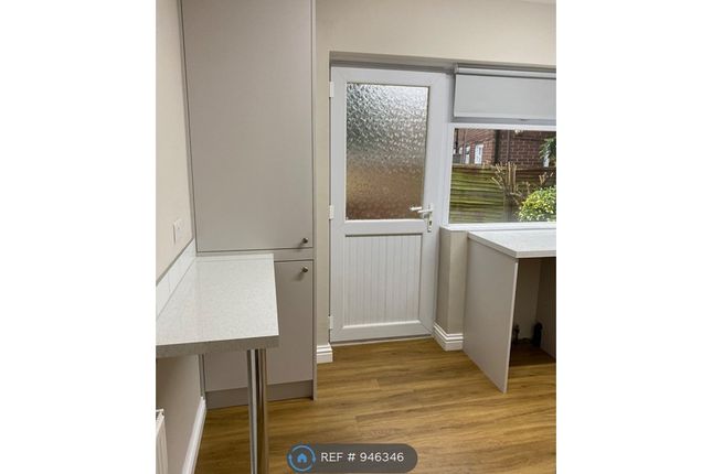 Lyn Eves, Pinewood Road, Iver Heath photo 5