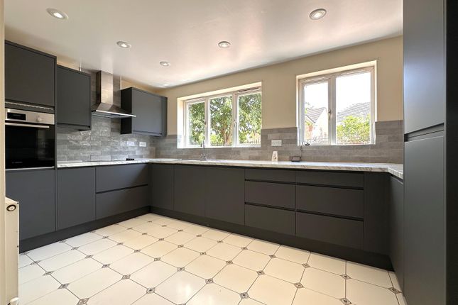 20, Cambridge Meadows, Newark photo 2