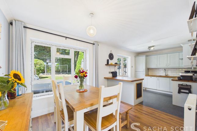 2 Gale Crescent, Banstead photo 4
