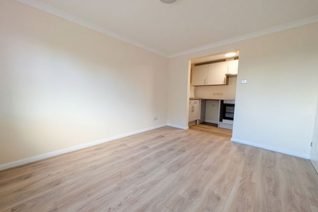 Flat 1, 131 Millbrook Road East, Southampton photo 2