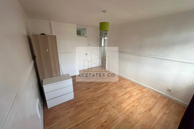 Flat for sale in Buxton Court, Thoresby Street, Islington, London