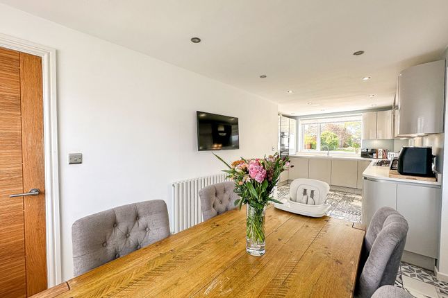 3 Hillview Drive, Wirral photo 4